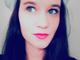 Maggie38 live webcam thumbnail