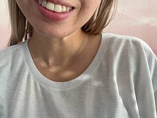 MakemeCUMMMM72 live webcam thumbnail