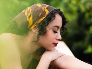 MarieLeon live webcam thumbnail