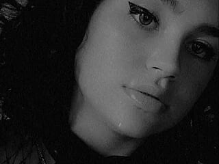 MartaKendall live webcam thumbnail