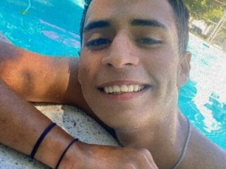 Max_TheHorseDick live webcam thumbnail