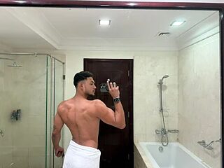 Maximo_Dominic live webcam thumbnail