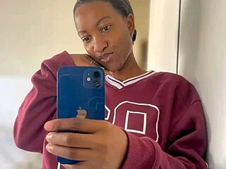 Mayah_J live webcam thumbnail