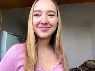 madalyneaks live webcam thumbnail