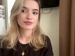 madelenequirk live webcam thumbnail