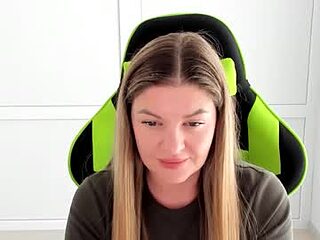 madison_smile live webcam thumbnail