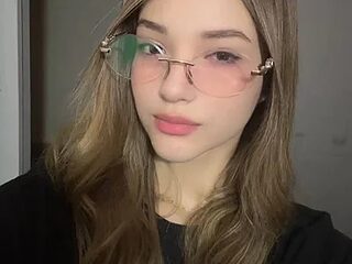 mai_blonde live webcam thumbnail