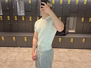 manelmel live webcam thumbnail