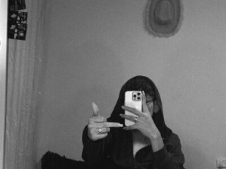 max_femboy live webcam thumbnail