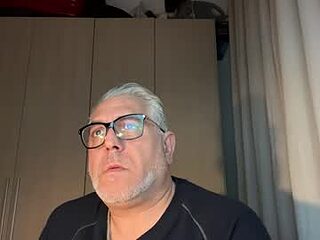 maxbillo live webcam thumbnail
