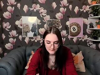 maya_winters live webcam thumbnail