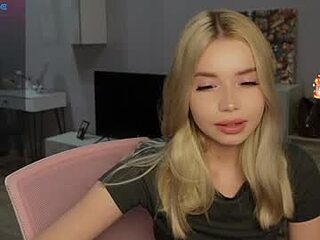 maymallorie live webcam thumbnail