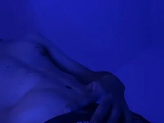 MBigDickTeen live webcam thumbnail