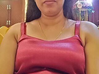 Meenakshi100 live webcam thumbnail