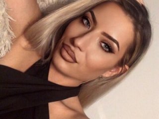MeganeBlaze live webcam thumbnail