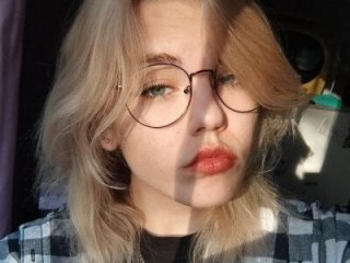 MelodyBaur live webcam thumbnail