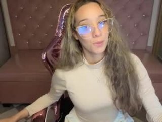 megan_collins_b live webcam thumbnail