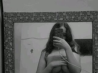 meghbalika356785 live webcam thumbnail