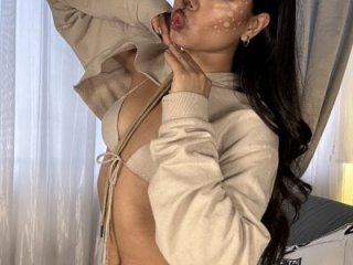 melaniibear live webcam thumbnail