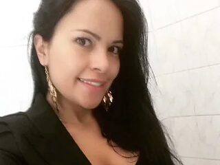 MIA_ROSSEEE live webcam thumbnail