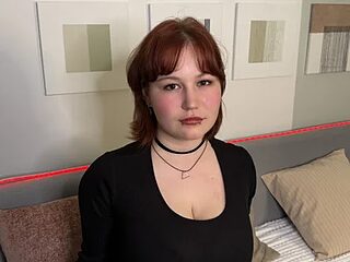 MiaLacrice live webcam thumbnail