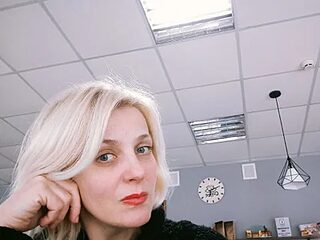 MiaLove183 live webcam thumbnail