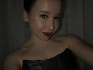 Michelle_Miles_ live webcam thumbnail