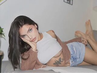 MiiaNova live webcam thumbnail