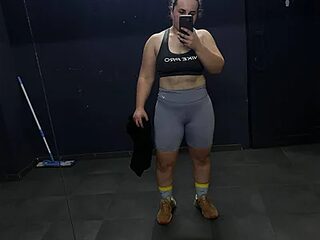 MikaFoxy live webcam thumbnail