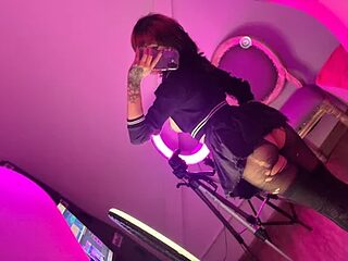 Mika_love_milo live webcam thumbnail