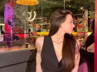 MilaBee live webcam thumbnail