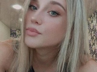 MilaBrosky live webcam thumbnail