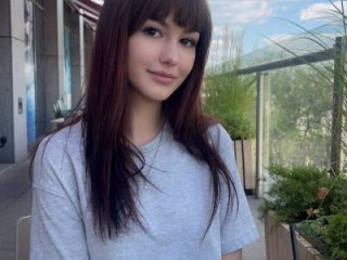 MilanaHotts live webcam thumbnail