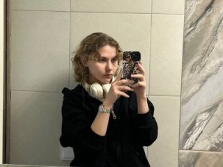 MinaBelsey live webcam thumbnail