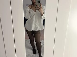 Mira_Luna live webcam thumbnail