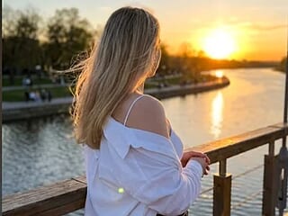 MissLunariaa live webcam thumbnail