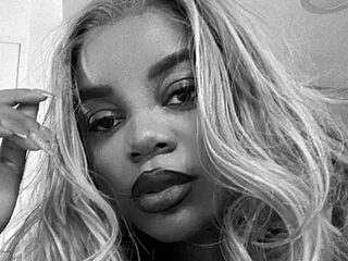 mia-brit live webcam thumbnail