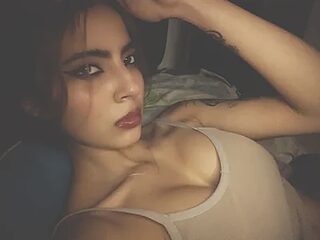 mia__evans_ live webcam thumbnail