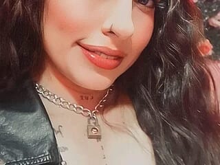 mia_carter18 live webcam thumbnail