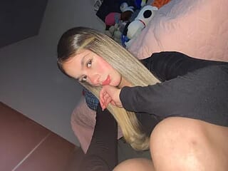 mia_desiring live webcam thumbnail