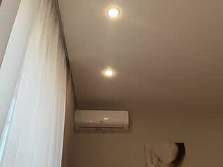 mia_komoi live webcam thumbnail