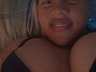 michelle_castillo live webcam thumbnail