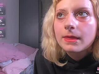 mikaella_nicole live webcam thumbnail