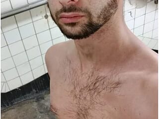 mikeNakedInPublii live webcam thumbnail