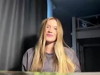 milacrummell live webcam thumbnail