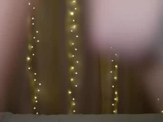 milana_me live webcam thumbnail