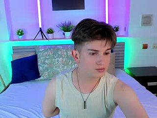 miless_cooper live webcam thumbnail