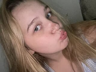 milf_cherry99 live webcam thumbnail