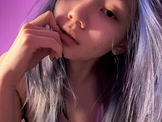 mimi_m00n live webcam thumbnail