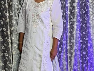 miss-riya19 live webcam thumbnail